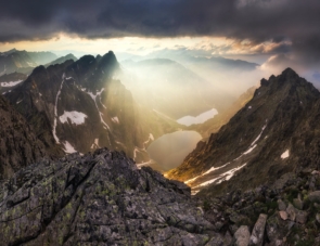 clanok-vystup-na-rysy-obr1-cez-hory-sk