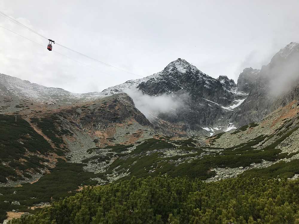 Skalnaté pleso patrí medzi obľúbené turistické ciele vo Vysokých Tatrách. V jeho okolí je množstvo chodníkov, poskytuje nádherné výhľady, a pritom túra na Skalnaté pleso nie je až taká náročná.