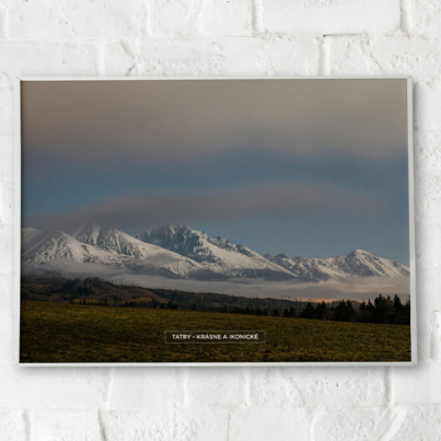 Poster do vášho domu s témou tatranskej panorámy. Zasnežené vrcholy krásne a ikonické.