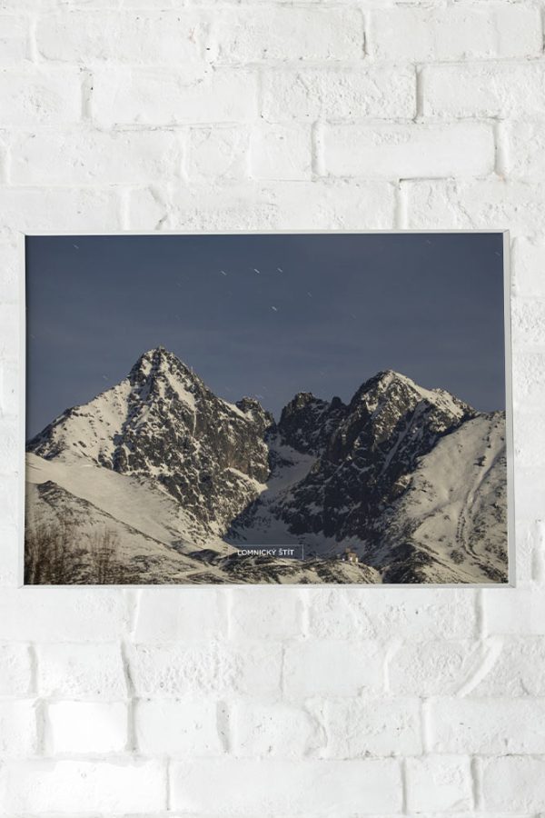 Poster s výhľadom na Lomnický štít. Vysoké Tatry.