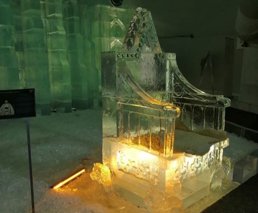Kráľovské kreslo v ľadovom dóme