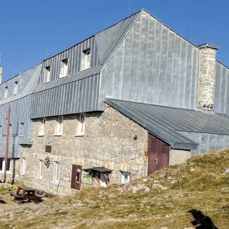 Štefánička je obľúbený názov pre Chatu M. R. Štefánika v Nízkych Tatrách