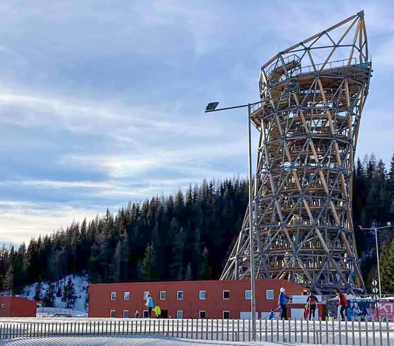 Veža na Štrbskom plese je najvyššia a najvyššie položená veža na Slovensku