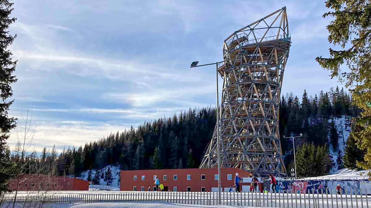 Veža na Štrbskom plese je najvyššia a najvyššie položená veža na Slovensku