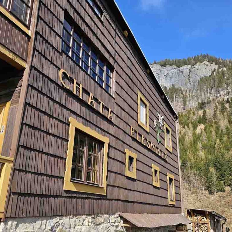 Chata Plesnivec, jediná vysokohorská chata na území Belianskych Tatier