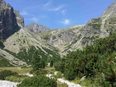 Malá Studená dolina sa nachádza vo Vysokých Tatrách a má približnú dĺžku 4 km
