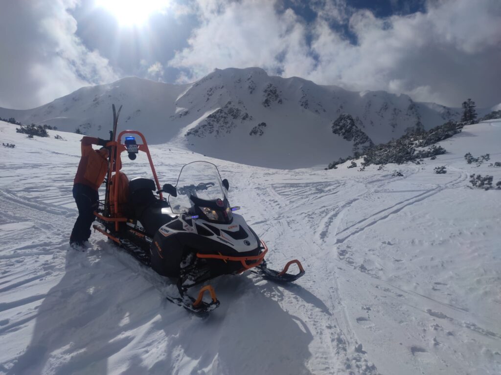 Skialpinista si počas lyžovania Ypsilonu zo Salatína smerom so Salatínskej doliny spôsobil úraz kolena