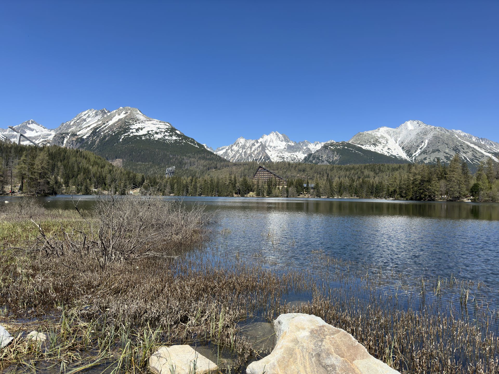 Štrbské pleso pred zajtrajším voľným dňom