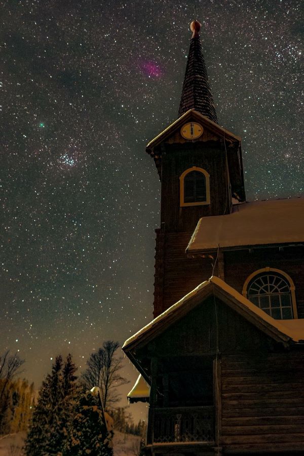 Hviezdy nad kostolíkom