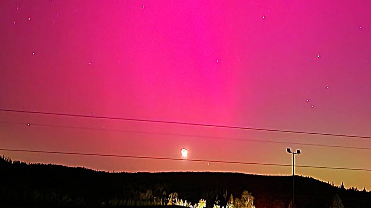 Polárna žiara nad Tatrami.