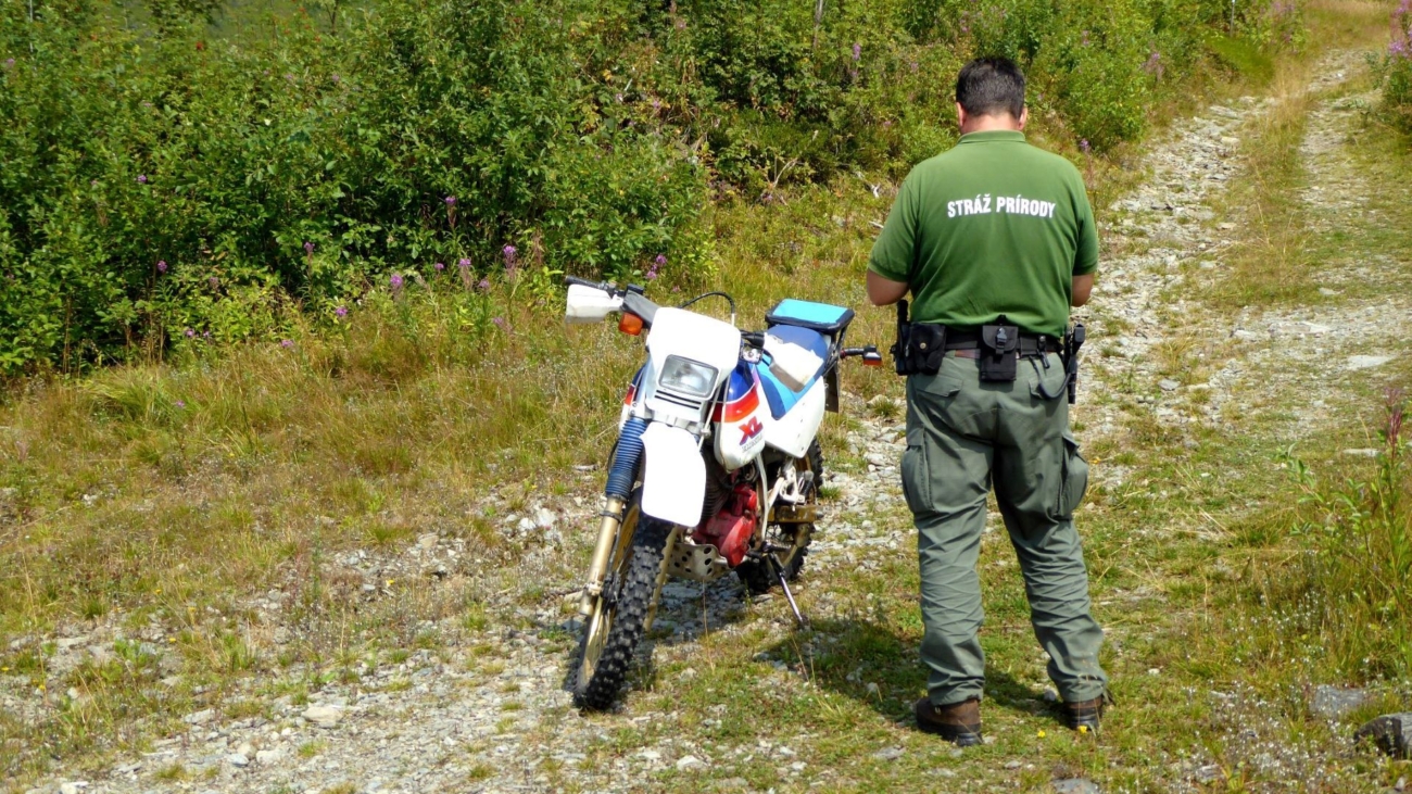 Strážca prírody má štatút verejného činiteľa