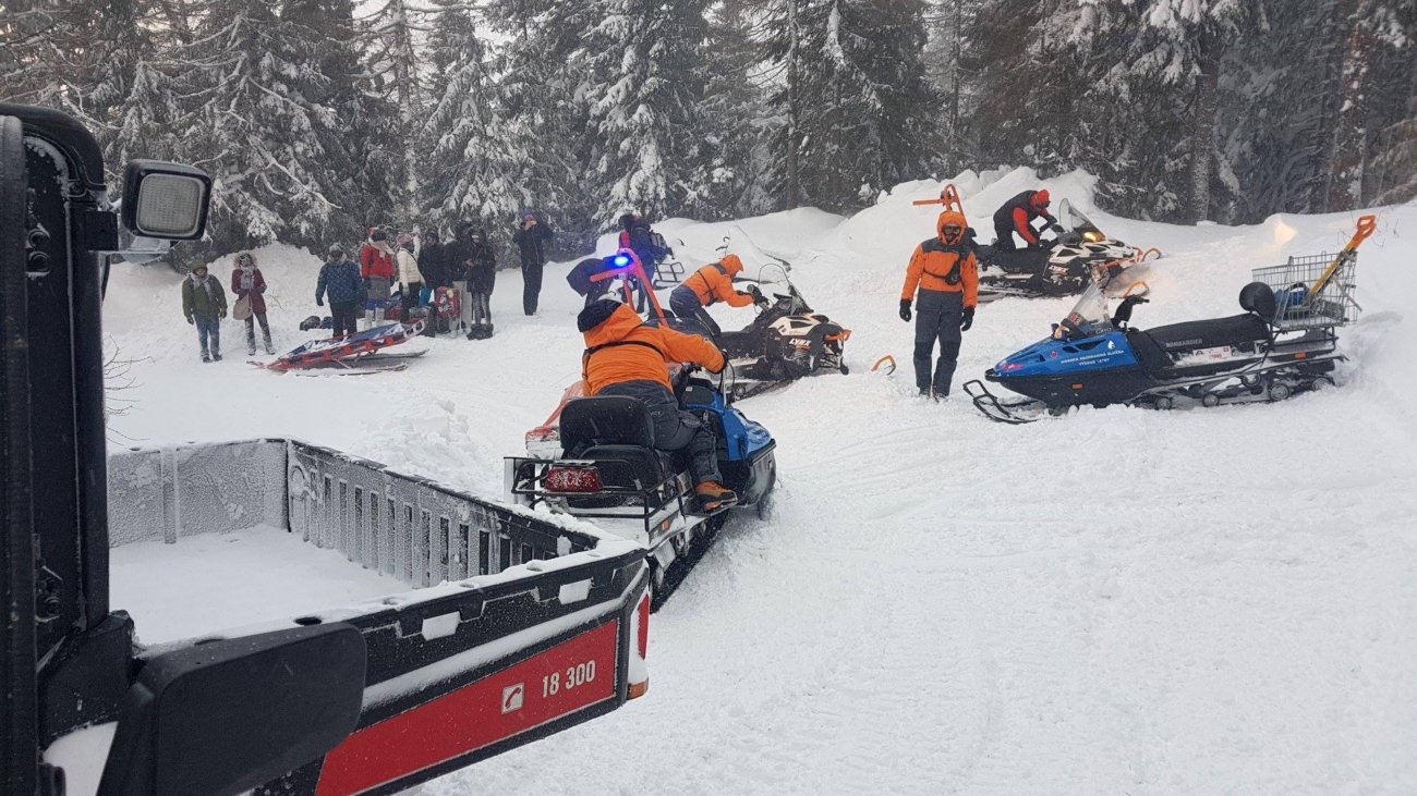 Pád lavíny vždy spojí všetky záchranné zložky