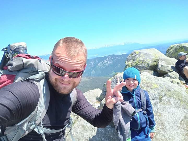Otec svojho syna vie na túrach správne motivovať
