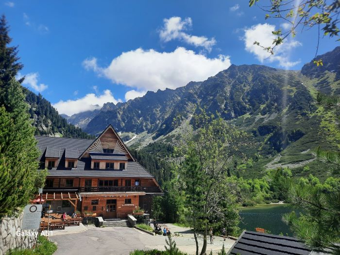 Jedným z najnavštevovanejších miest vo Vysokých Tatrách je Popradské pleso