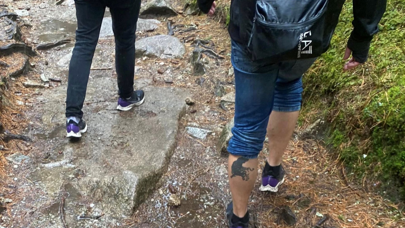 Vidíte dobre. Aj takto naľahko vystrojených turistov možno stretnúť na tatranských chodníkoch