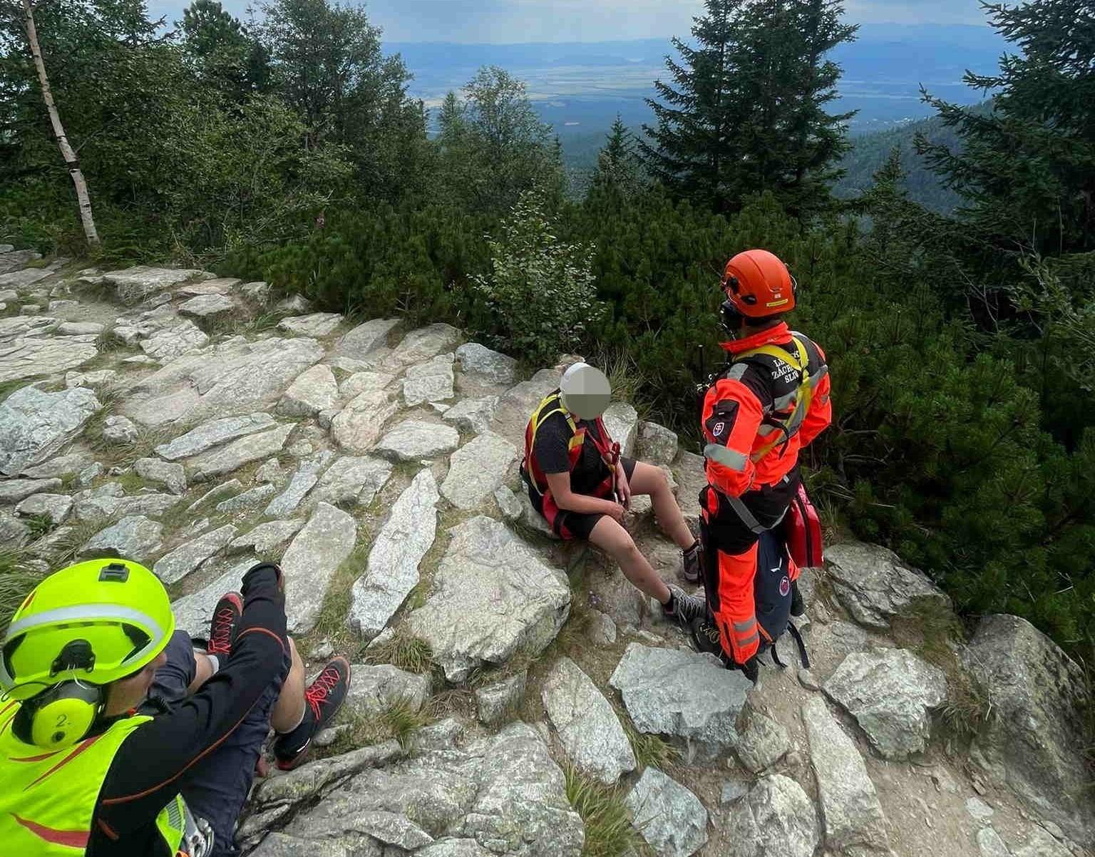 Horskí záchranári pomohli českej turistke, ktorá spadla z Tatranskej magistrály