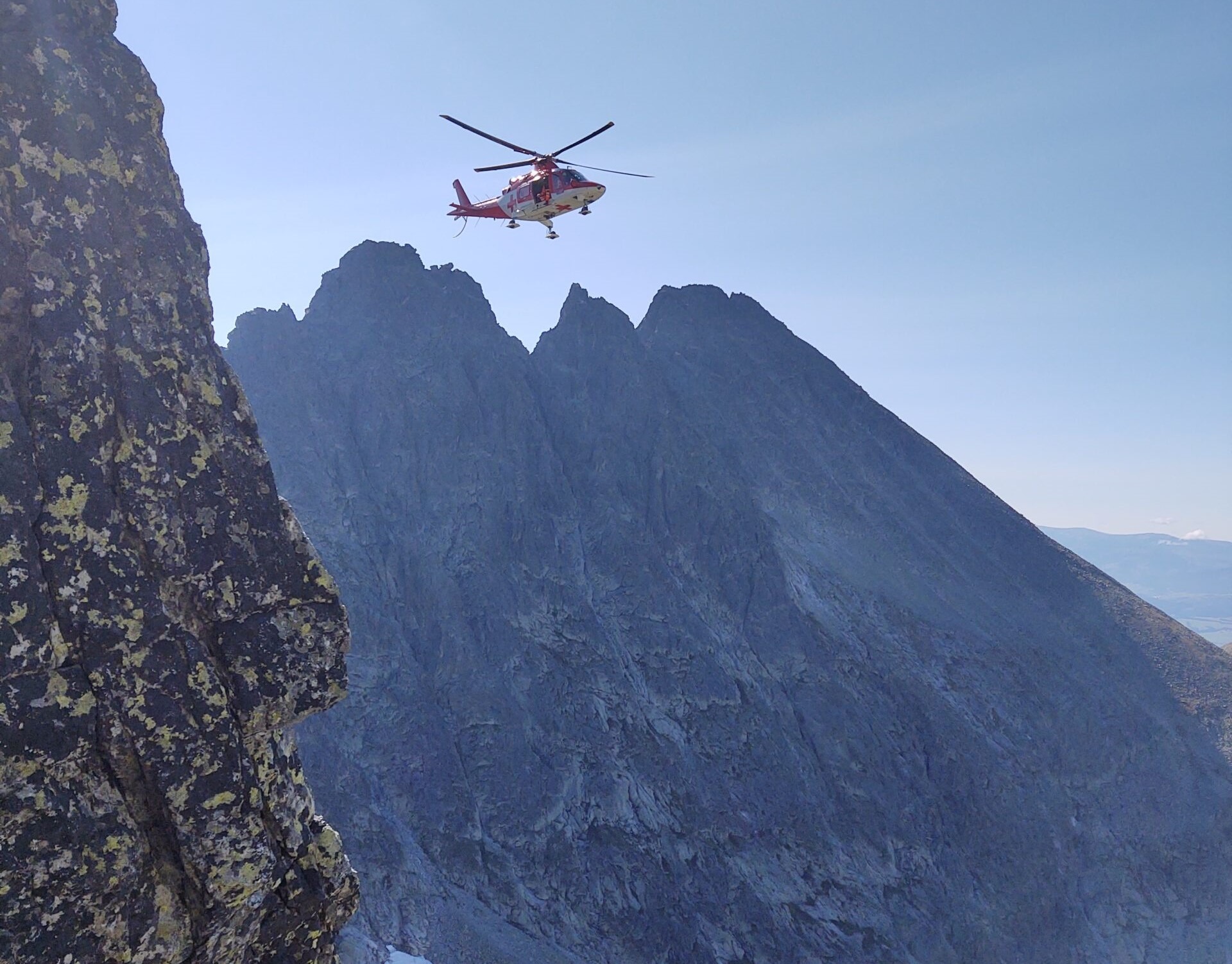 Po uviaznutých Poliakov letel vrtuľník
