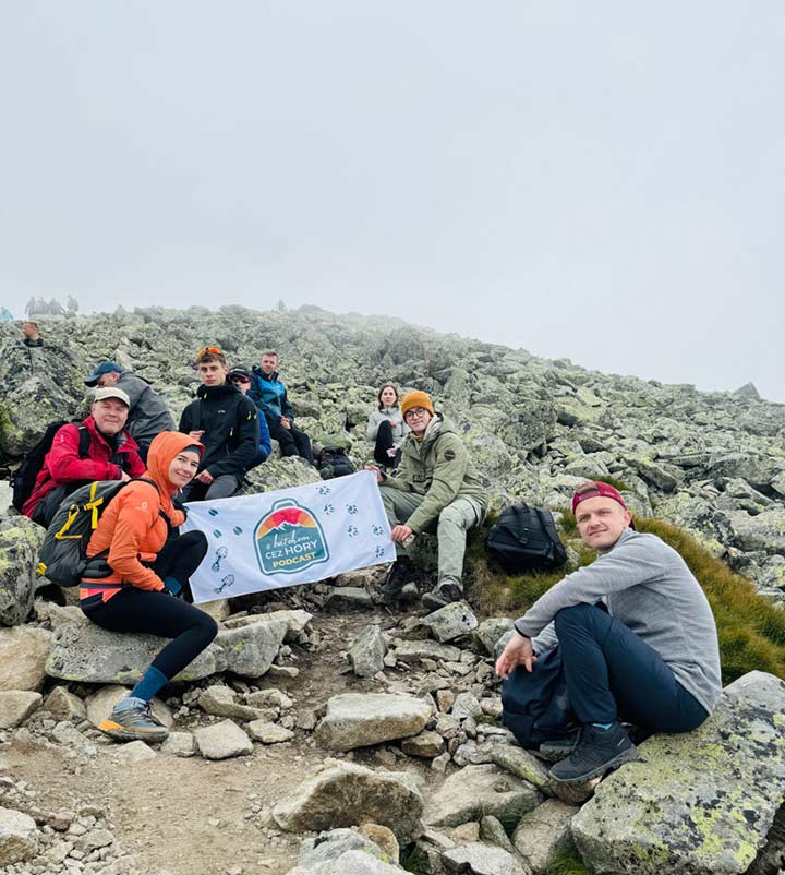 Skupinová fotka pred záverečným útokom na vrchol.
