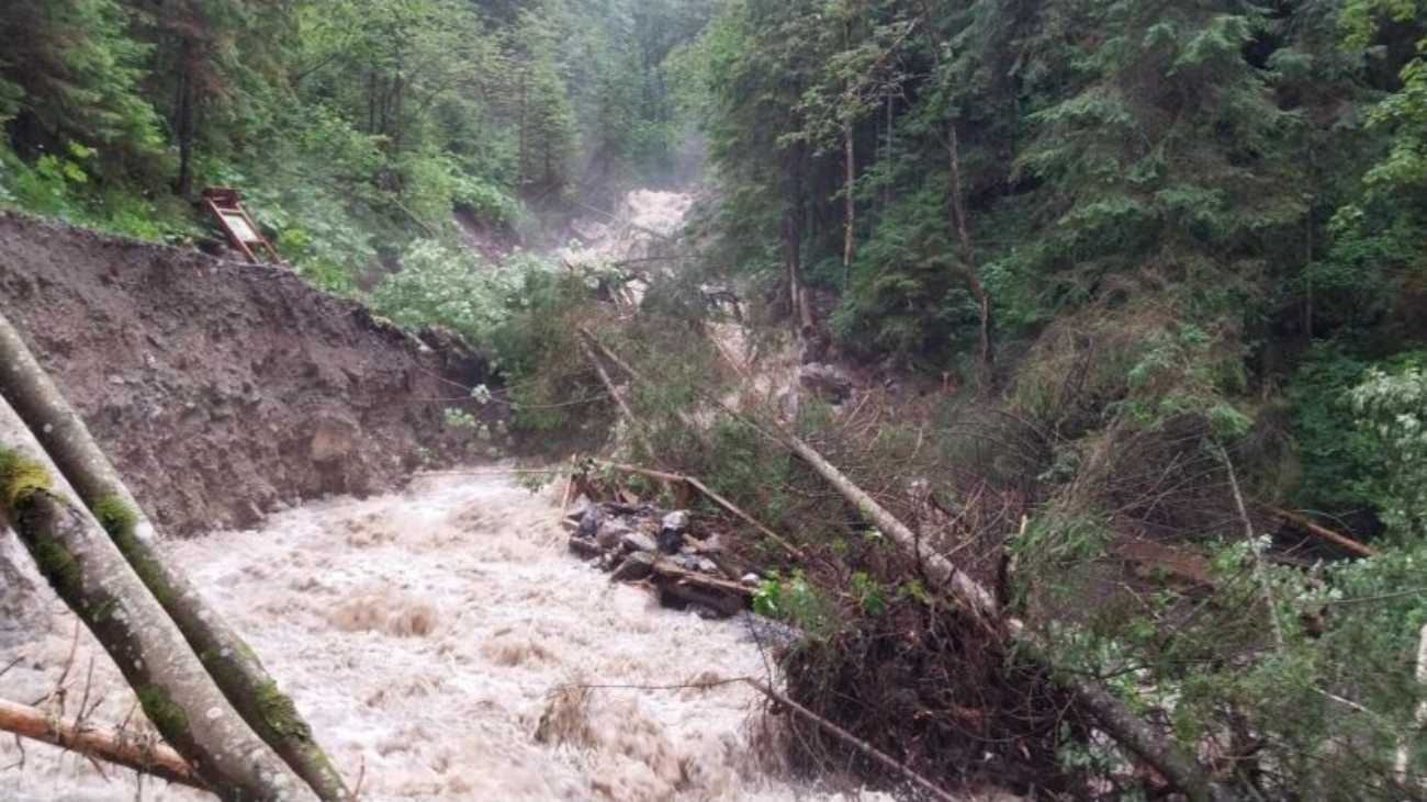 Monkova dolina po vodnej lavíne v júli
