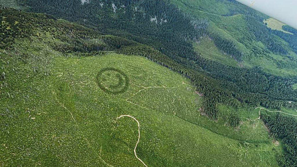 Smajlík sa usmieva z parcely pod Kotlovou pri Kamenistej doline