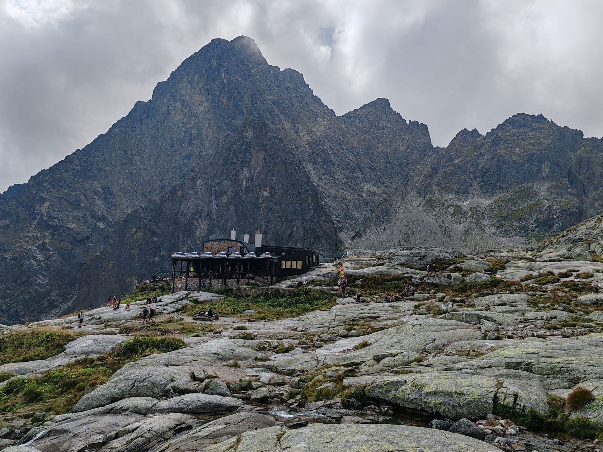Téryho chata v plnej letnej sezóne