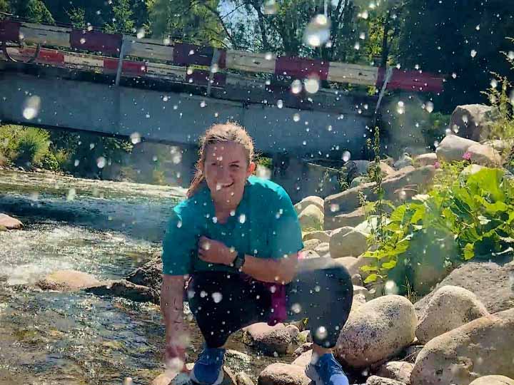 Zastávku pri Kokavskom moste sme využili na občerstvenie a trochu zábavy. Foto: Vladimír Tošovec.