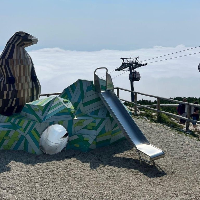 Formujúce sa detské ihrisko na Skalnatom plese