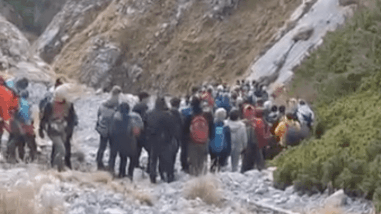 V zástupe turistov bolo údajne až 200 ľudí