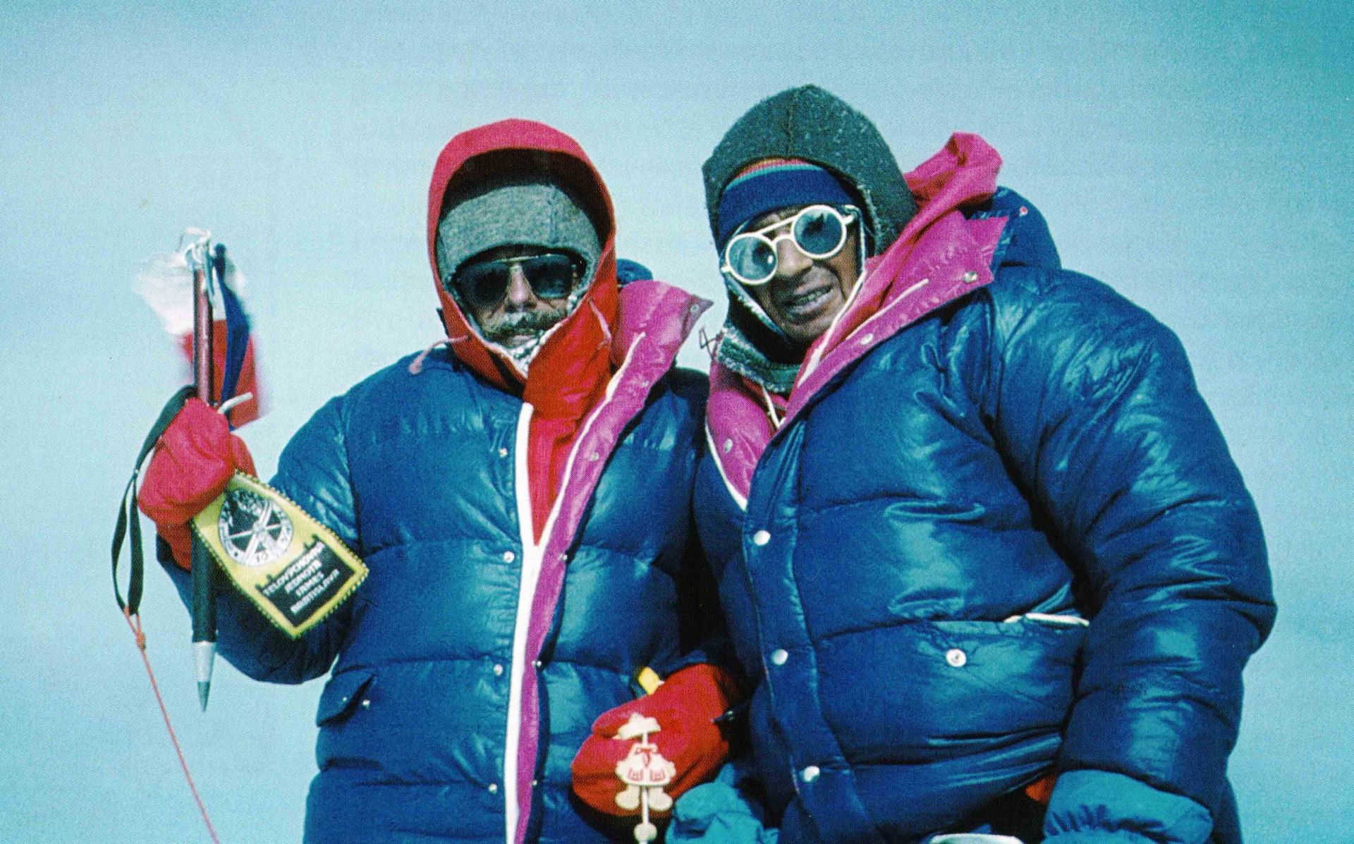 Zoltán Demján a Jozef Psotka na vrchole Mount Everestu. Potom začal boj o život