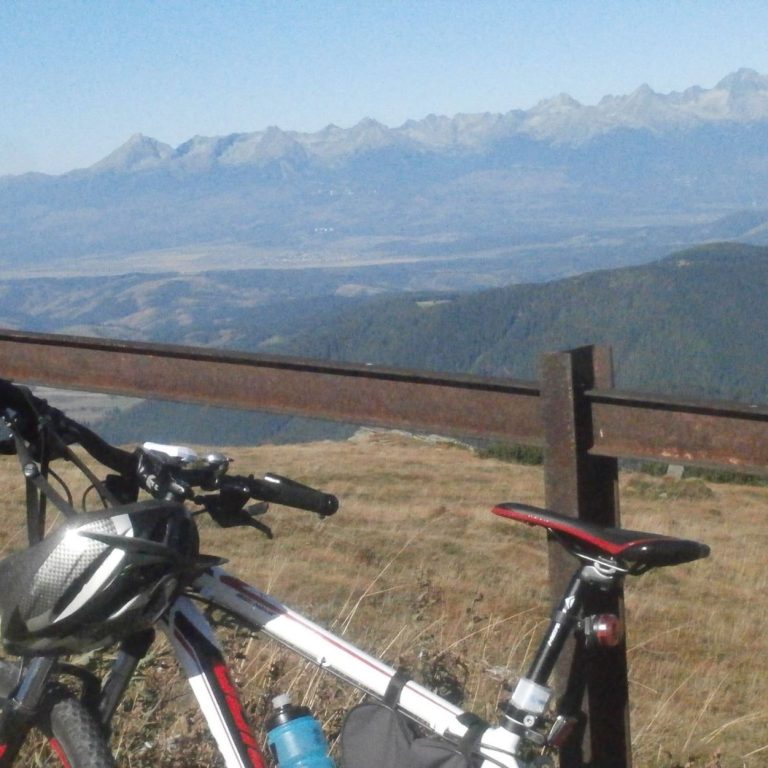 Cyklovýlet na Kráľovu hoľu je plný adrenalínu, ale aj výhľadov