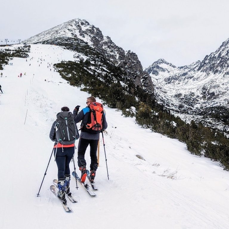 Skituristi pod Soliskom
