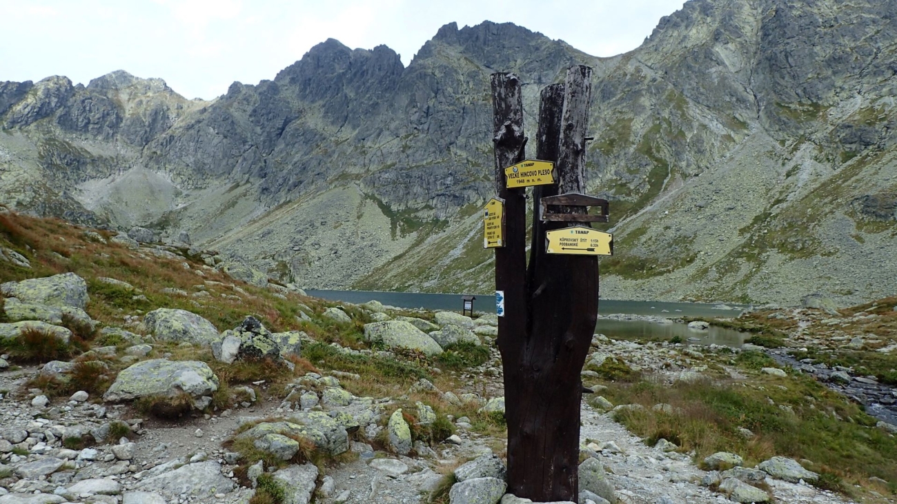 Veľké Hincovo pleso po väčšinu roka pokrýva ľad