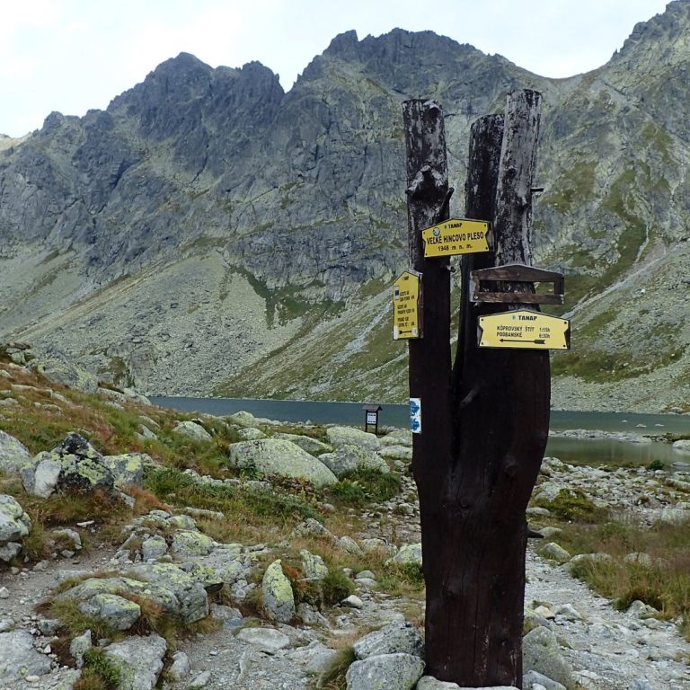Veľké Hincovo pleso po väčšinu roka pokrýva ľad