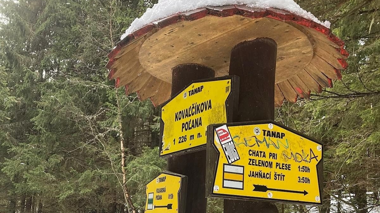 Aj takto vyzerá značenie po vyčíňaní vandalov