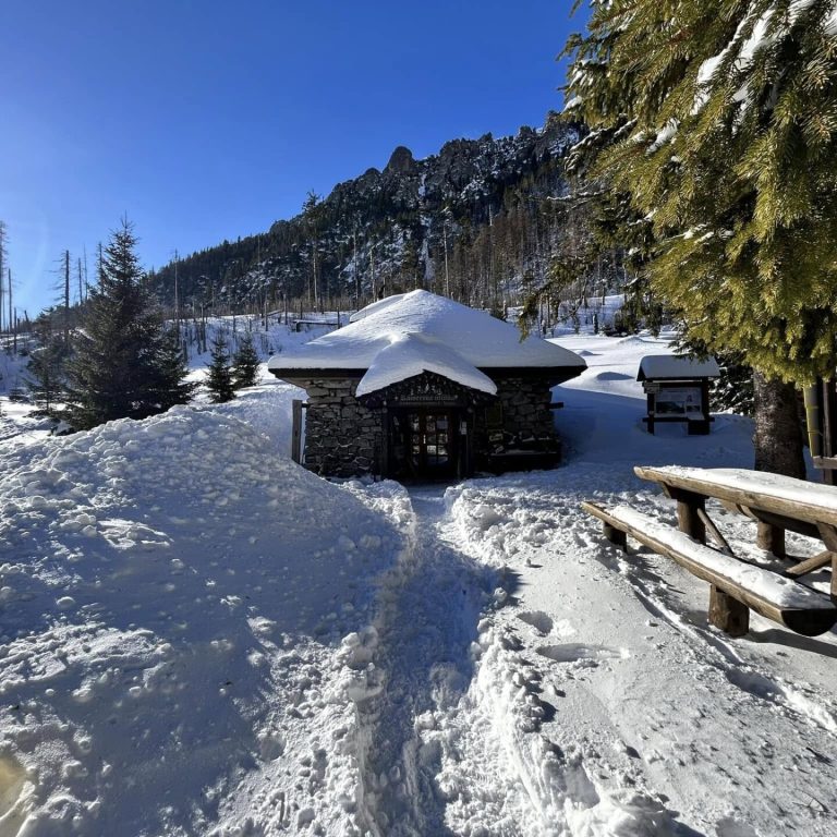 Rainerova chata - zimný cieľ mnohých návštevníkov Tatier