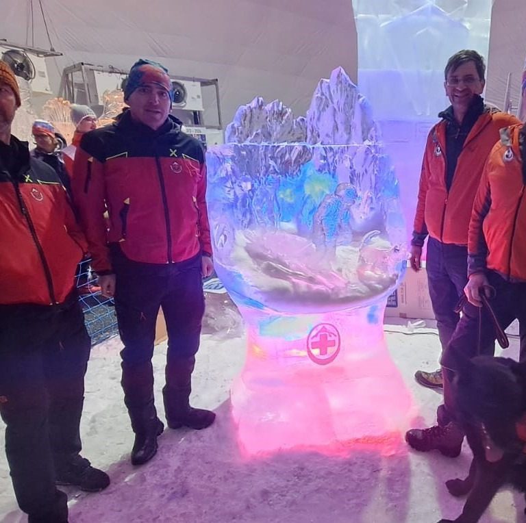 Reprezentanti Slovenska a ich predloha - horskí záchranári