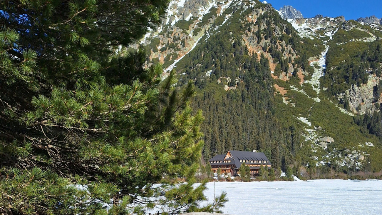 Popradské pleso je štvrté najväčšie v Tatrách.