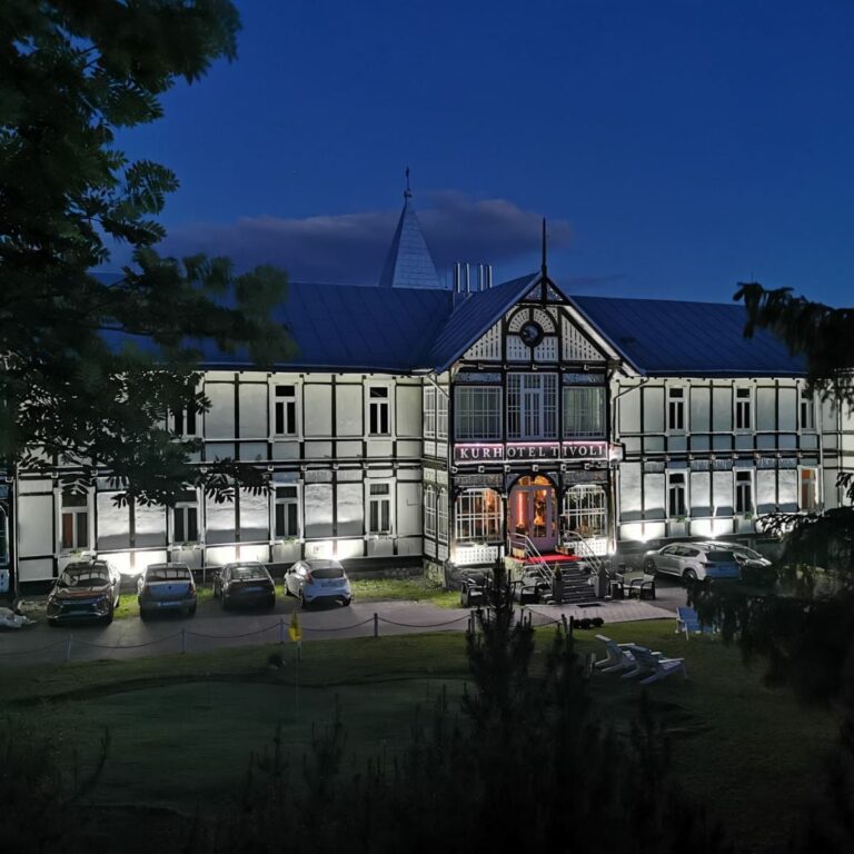 Hotel nadväzuje na viac ako 100-ročnú tradíciu budovy Villa Tivoli