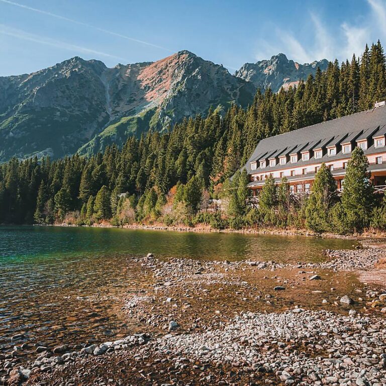 Horský hotel Popradské Pleso - neopakovateľná atmosféra rána pri horskom jazere