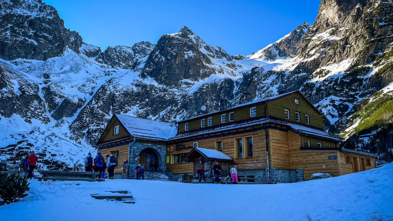 Zasnežená Chata pri Zelenom plese. Foto: Natália Bielichová.