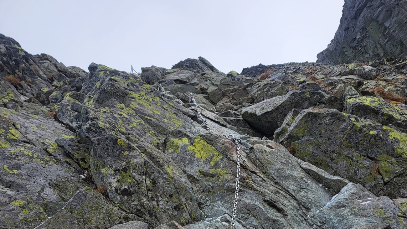 Na Rysy z poľskej strany. Keď je nasnežené, výstup je veľmi ťažký