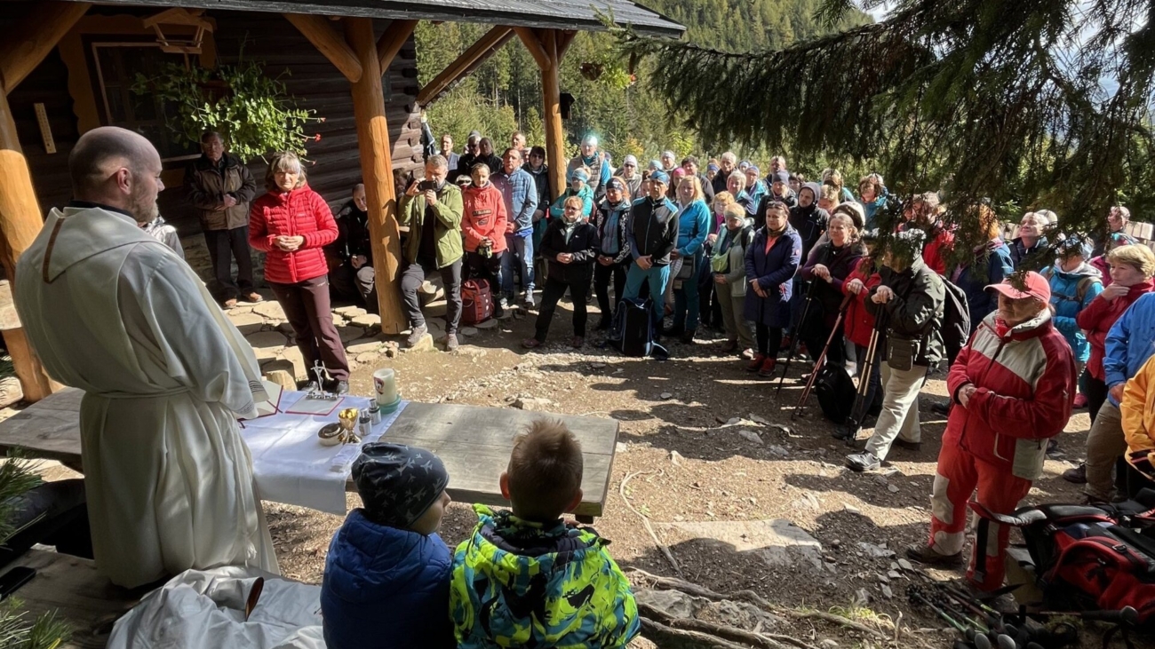 Omše na horách sa stretli s veľkým záujmom turistov aj v Tatrách. Foto: zdroj Rímsko-katolícka farnosť Vysoké Tatry.