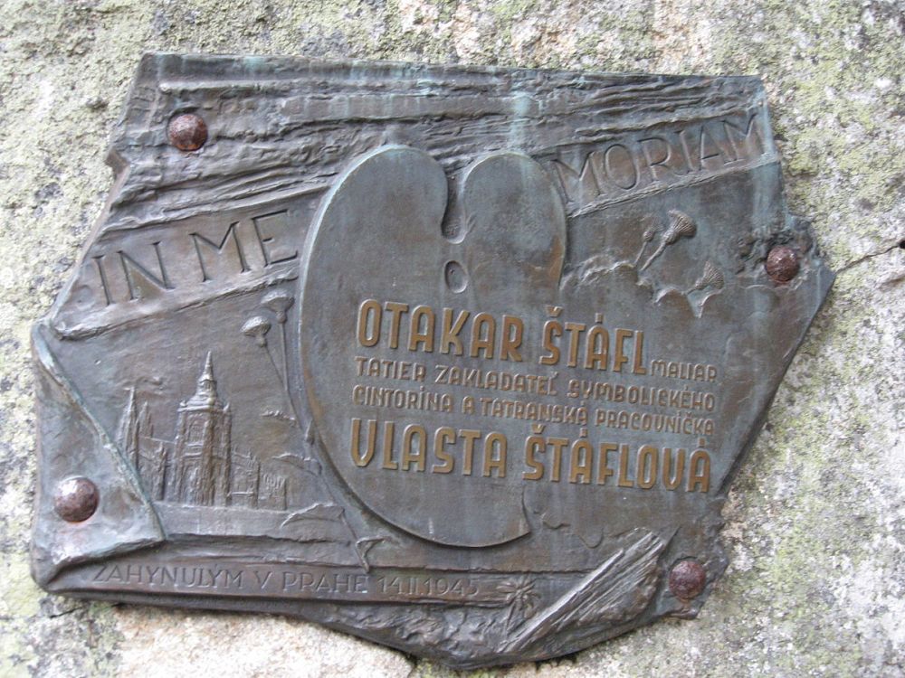 Manželia Štáflovci majú na Symbolickom cintoríne pod Ostrvou svoju tabuľku
