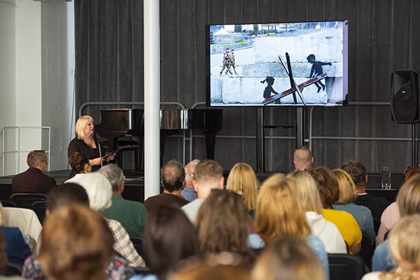 Výstava v TG je aj pozvánkou na diskusiu
