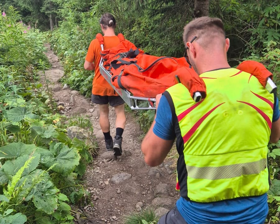 Prudké bolesti hlavy netreba podceňovať a ihneď kontaktovať záchranu