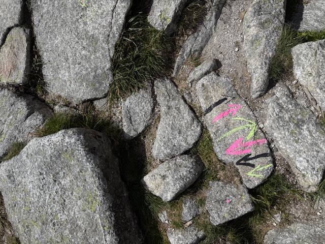 Robiť značky na skaly, je v národnom parku neprípustné
