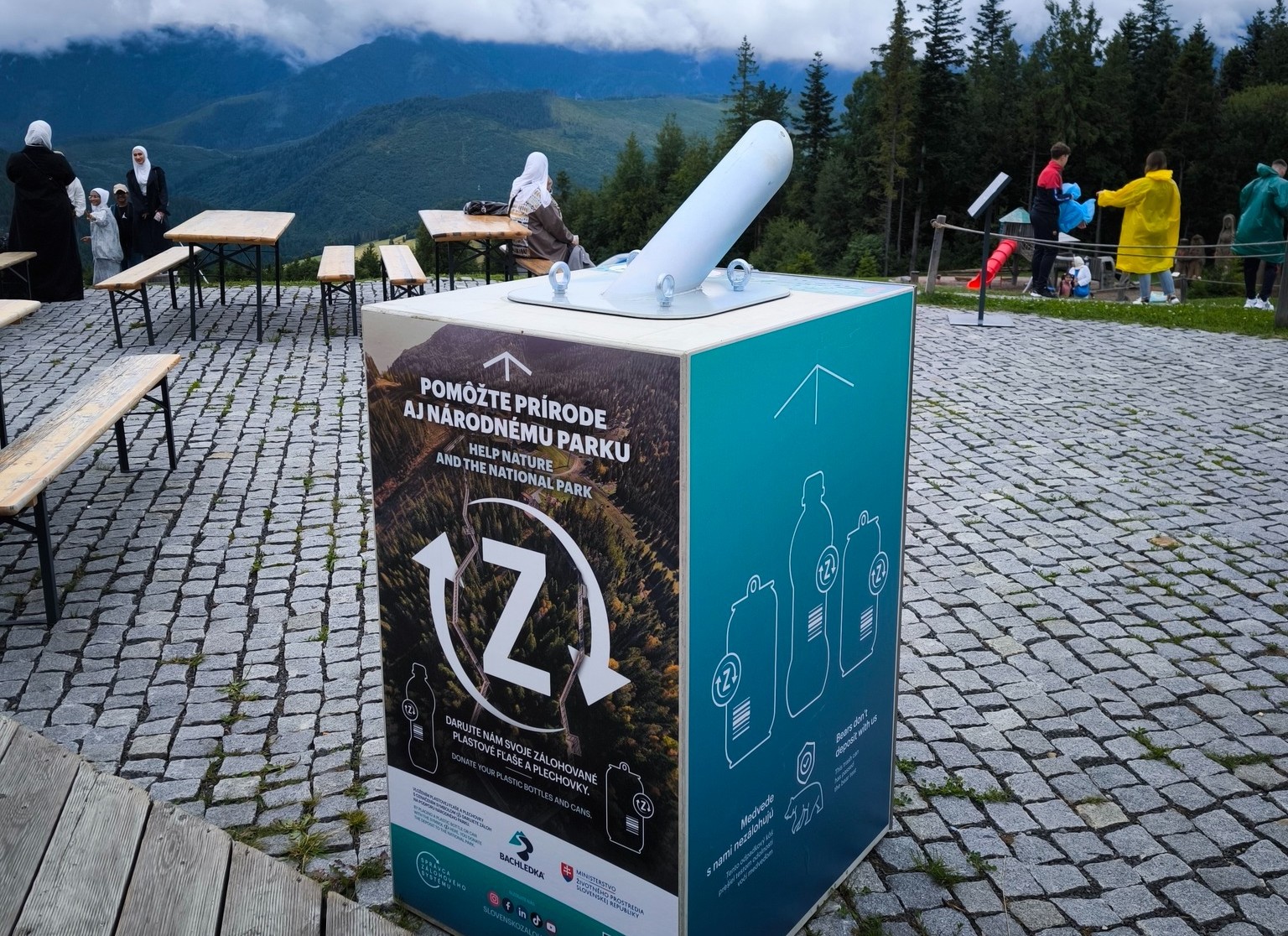 Nádoby na zber obalov sa umiestňujú na turisticky frekventovaných miestach