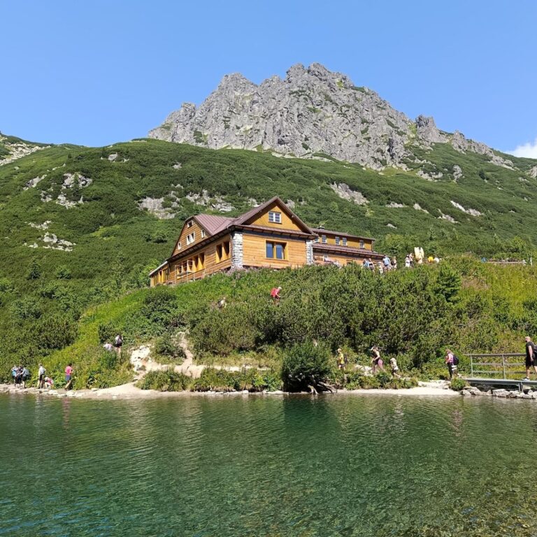 Zelené pleso s legendárnou chatou