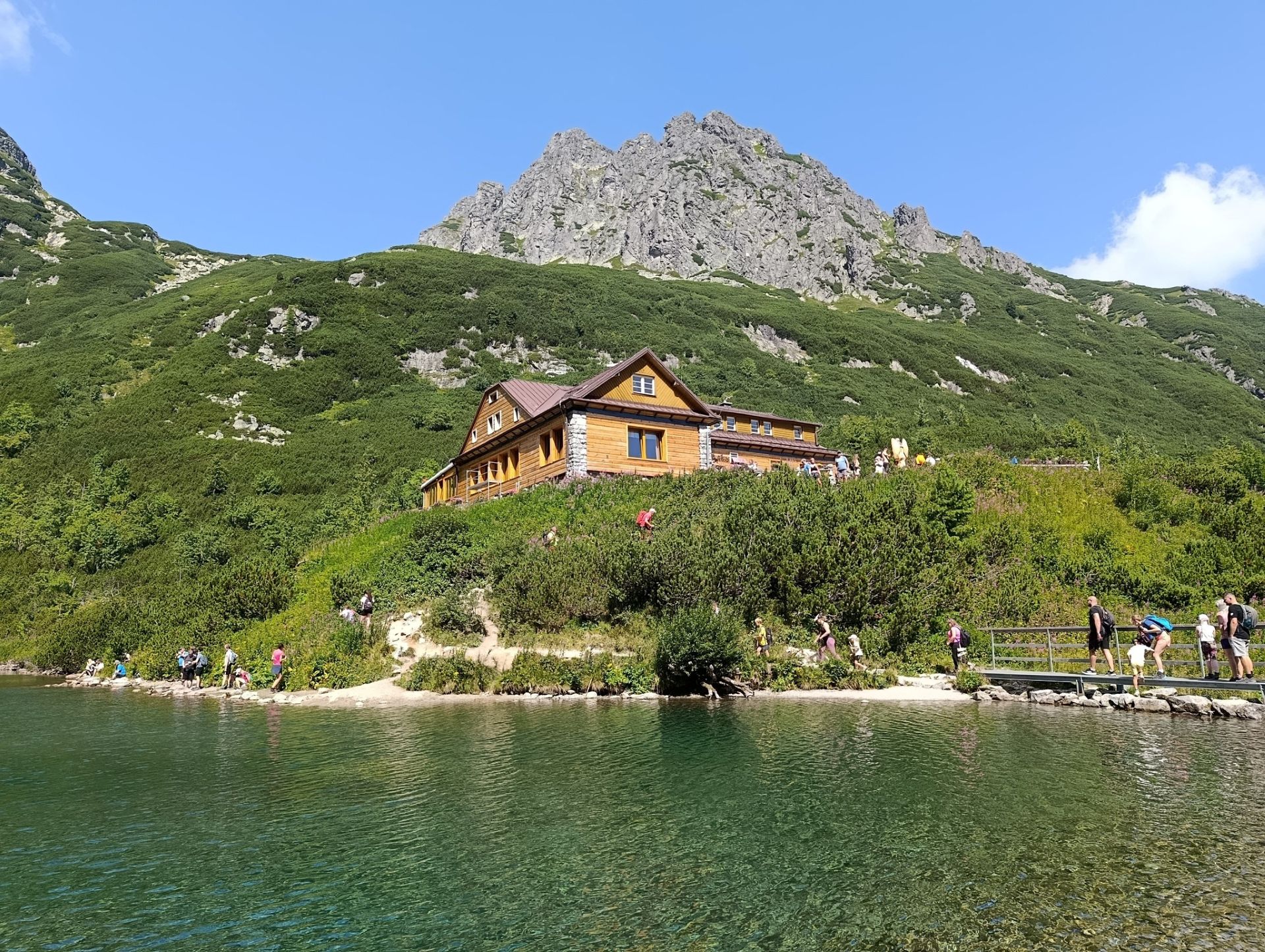 Zelené pleso s legendárnou chatou