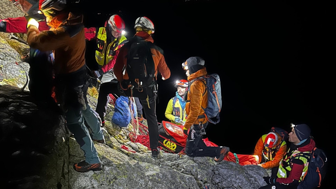 Horskí záchranári majú za sebou náročný zásah v skalách